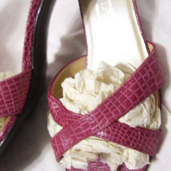 Vegan Raspberry PVC Fashion Handbag Tote Lizard Design NWOT - Picture 2 of 3